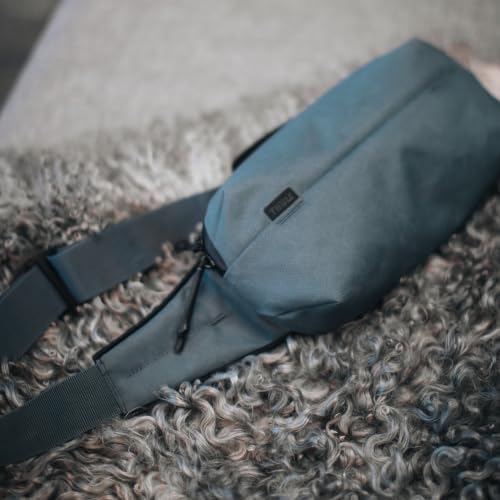 Thule Aion Sling Bag - color: Nutria
