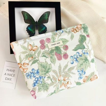 STARDW Aesthetic Floral Makeup Bag Cute Small Cosmetic Bags for Women Girls, Travel Toiletry Bag Large Capacity Zipper Makeup Pouch, Purse Organizer Pouches (Berry) - color: Berry