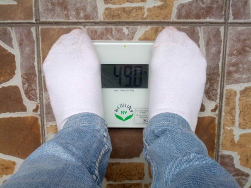 600 Super Mini Travel Bathroom Scale, 330 lb, Off-White - color: White