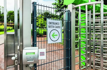 Durable Outdoor Sign Holder, Water-Resistant, Tabloid Size, 5 Pack - size: A3, style: With cable ties