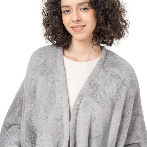 Berkshire Blanket Primalush™ 웨어러블 담요, 아늑한 라운지웨어 포켓 플러시 케이프 랩, 성인 및 청소년용(페블 그레이, 원 사이즈 147.3cm x 162.4cm(58인치 x 64인치)) - color: 페블 그레이.