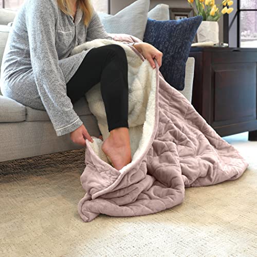 Feather and Loom Quilted Velvet and Sherpa Foot Pocket Throw (Light Pink) - color: Light Pink
