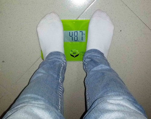 NewlineNY Auto Step On Super Mini Travel Bathroom Scale, 5.25" x 8.5" SBB0638SM: Green - color: Green